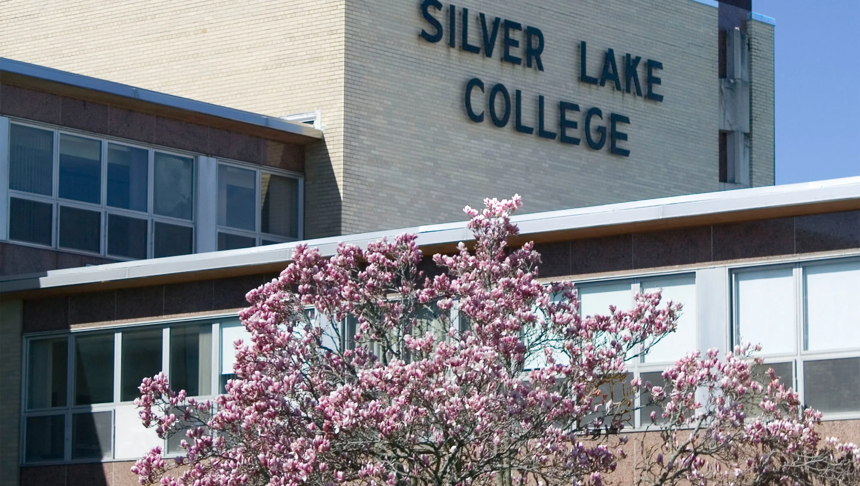Silver Lake College of the Holy Family